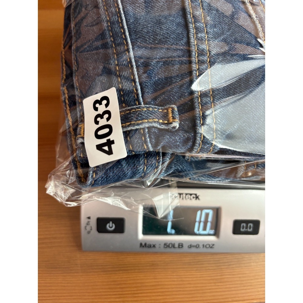 We The Free People Jeans Womens 26 Blue Cropped Destroyed Hem Mid Rise Straight - Picture 9 of 9